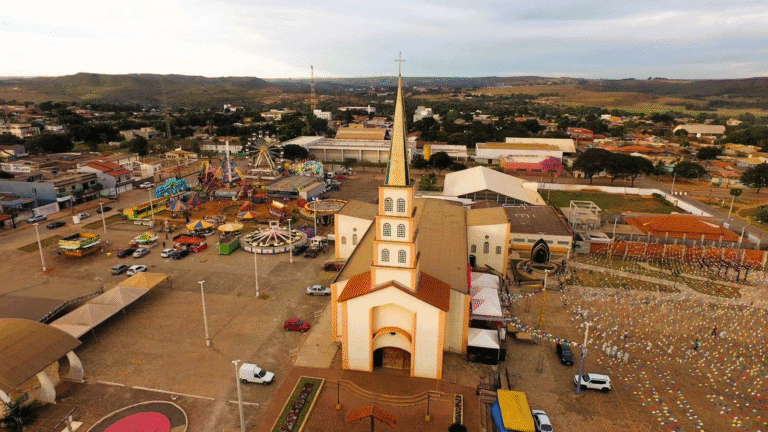 Venda do uso do solo nas festas de Santo Antônio para pessoas de outras cidades gera reclamação